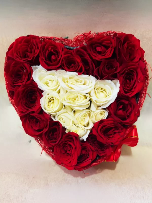 4-6921c2b462d75 Elegant Heart-Shaped Red & White Roses Box Arrangement