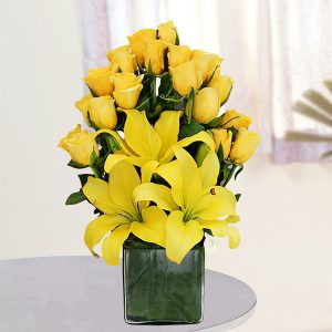 20 Yellow Roses & Lilies Square Vase Arrangement