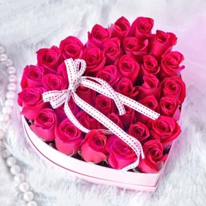 GW-00165 35 Hot Pink Roses Heart-Shaped Gift Box