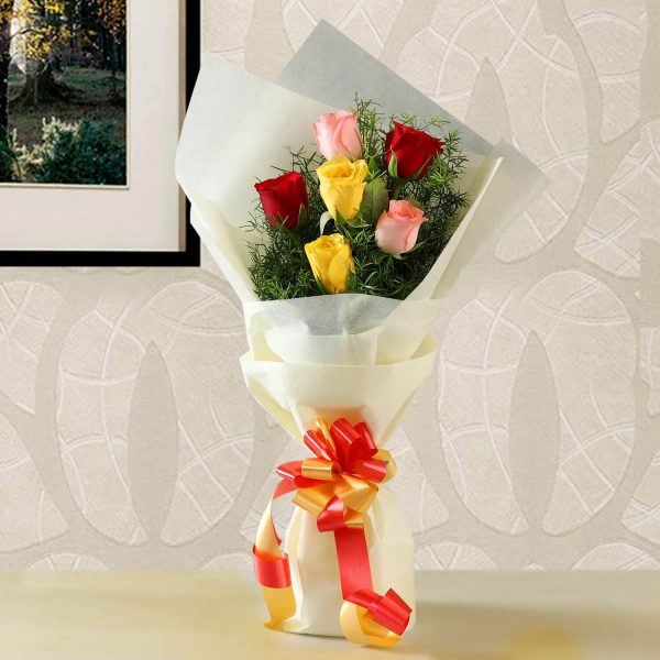 6 Mixed Roses Hand Bouquet – Elegant Fresh Flowers