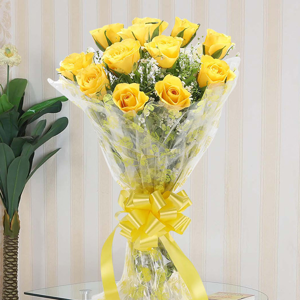 12 Yellow Roses Bouquet