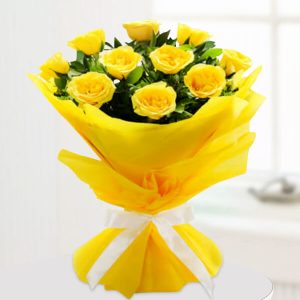 12 Yellow Roses Elegant Hand Bouquet Wrap
