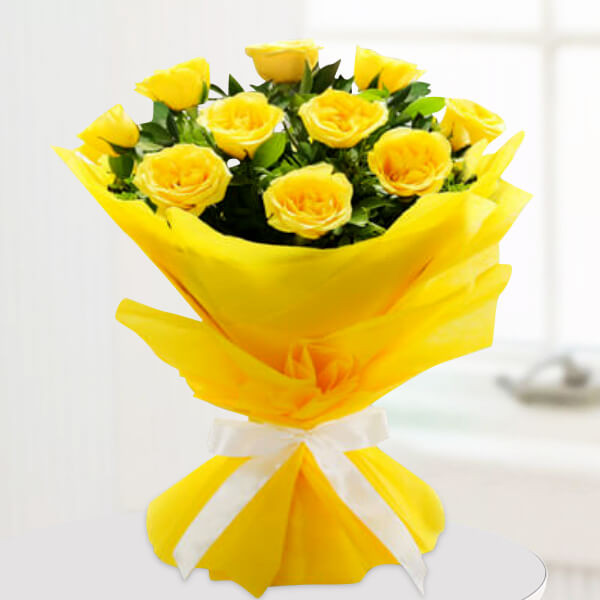 12 Yellow Roses Elegant Hand Bouquet Wrap