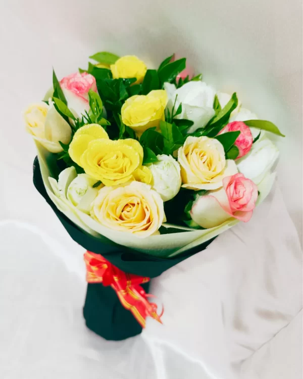 15 Mixed Color Roses Hand Bouquet