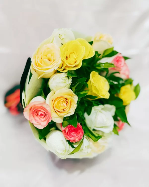 15 Mixed Color Roses Hand Bouquet