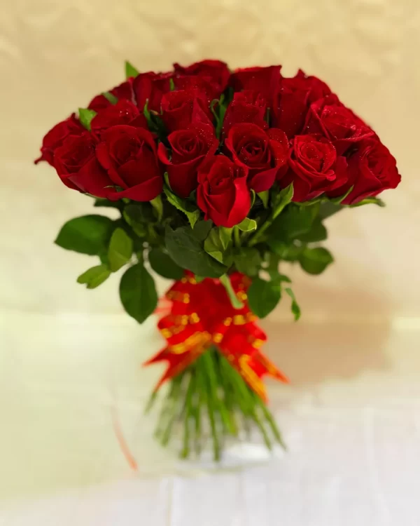 30 Red Roses Glass Vase Bouquet