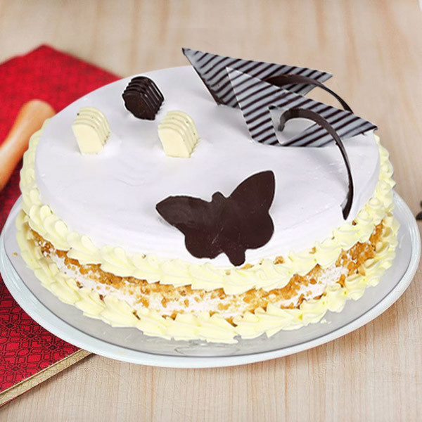 Elegant Vanilla Cake with Chocolate Butterfly Décor