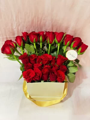 gw-00224-5-698346121e19d 24 Red Roses Premium Box Arrangement